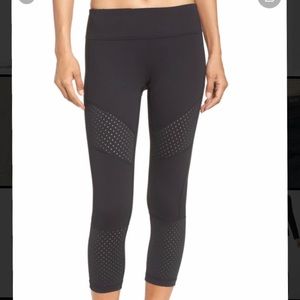 Zella Max Cropped Leggings ☀️